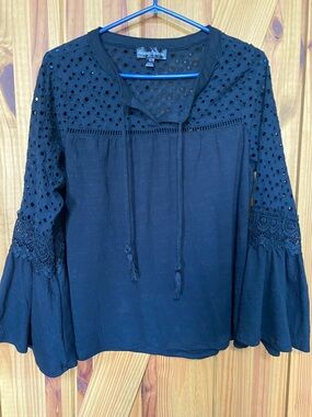 🦋3for$20 Thomas & Olivia bohemian Black Eyelet Tie-Front Bell Sleeve Blouse